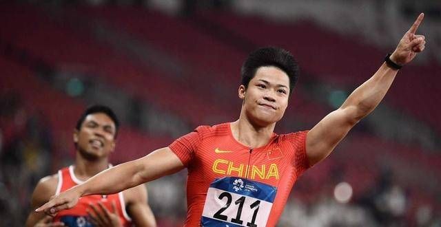 10秒18，飞人何宇鸿狂破尘封34年纪录，跻身我国史上第八高手