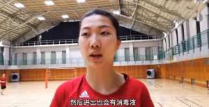 中国女排32度高温训练！郎平给丁霞喂球，安家杰让朱婷改错误