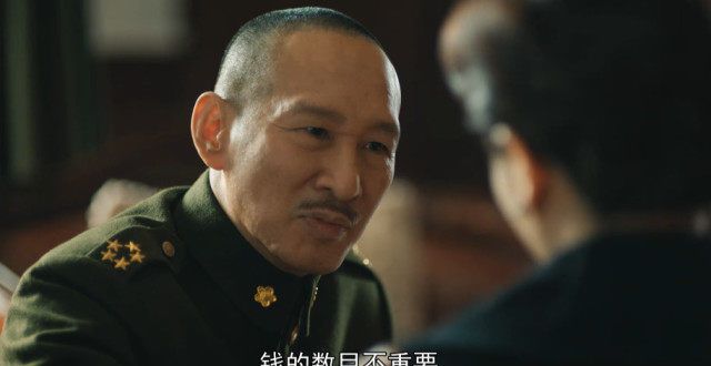 决战：这个镜头有寓意，王劲松诠释出角色在绝望中的心理安慰