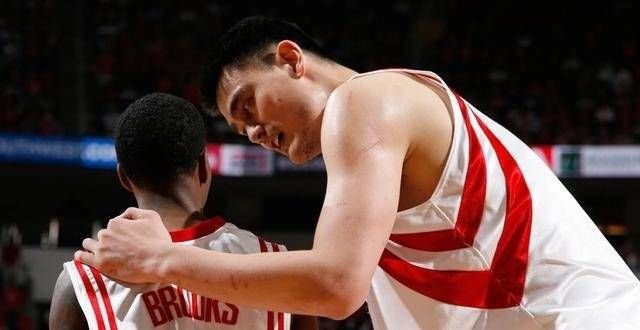 打了8年NBA，姚明一共拿了多少薪金？看看就知道了！