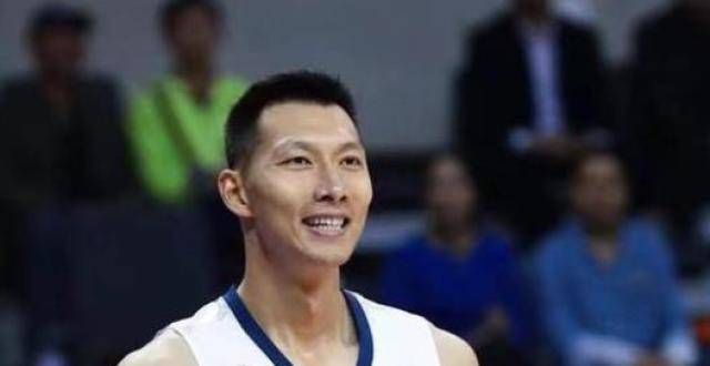 CBA与NBA球员身材对比：侄子比威少小一圈，小斯让王哲林略显尴尬