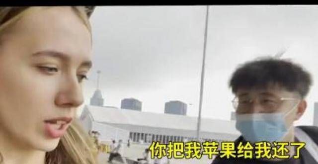 男子频繁向国外姑娘示好，竟然是为了一个电脑配件？