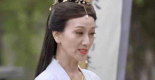 赵雅芝再扮白娘子引争议：一把年龄还装嫩，除去毁经典就没别的了