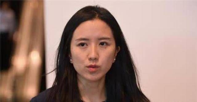 都满了那个将摩拜单车卖给美团，27亿的胡玮炜，如今生活让人羡慕套路？