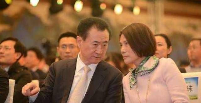 到股民信任忽悠董明珠王健林31亿，始作俑者却远走美国，留下10亿烂摊子拿出