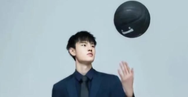 篮小负广州久违的面孔？！曾凡博计划参加2022年NBA选秀！季前赛