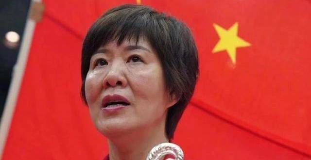 物现身看台郎平宣布卸任女排主教练——郎导，您辛苦啦比力克