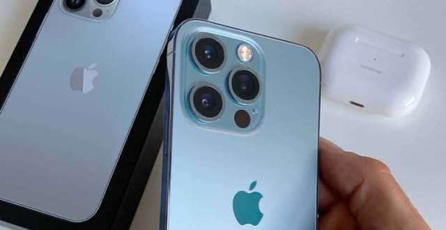 贝试玩手记iPhone 13 Pro天峰蓝真机曝光 真机配色感觉更年青你的原