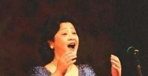 强现场来了舒伯特《摇篮曲》，女高音傅海燕演唱百余位